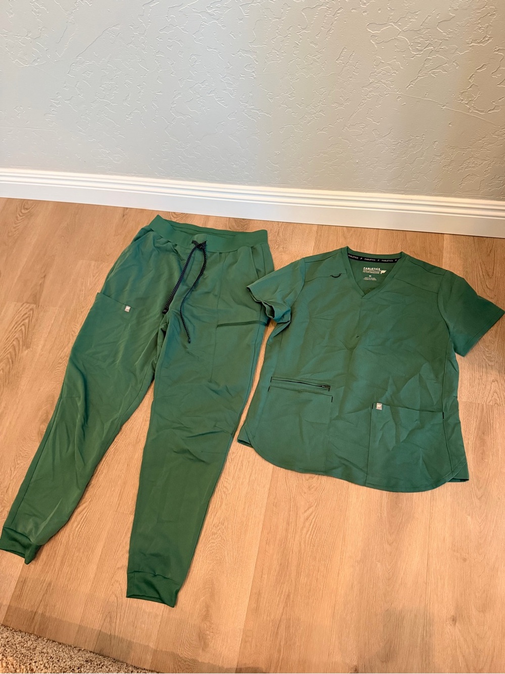 FABLETICS Women's Green Scrub Top & Jogger Pants Set